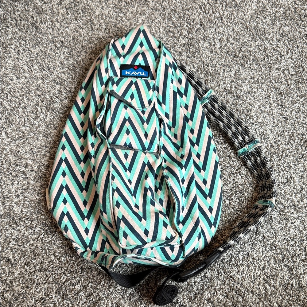 Kavu Zigzag Sling Bag in Teal and Pink